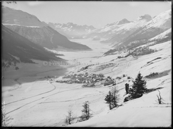 Winter Zuoz Blick von Laret