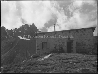 Sommer Zuoz Rascher-Hütte mit Keschnadel