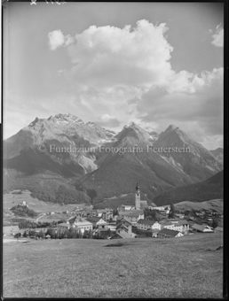 Ftan Dorf mit Piscogruppe