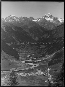 Nationalpark Weg nach Cluoza mit Piz Linard und Zernez