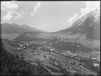 Oberhalbstein Alte Kirche in Mons, Blick ins Albulatal