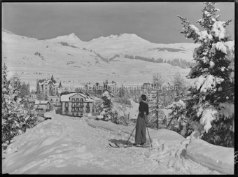 Winter Scuol mit Lina Bigler, Blick auf Scuol