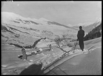 Winter Scuol Blick vom Wege Tarasp auf Scuol