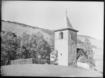Schamserberg, Motiv, mit Kirchlein oben Wergenstein