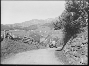 Autopost Scuol Tarasp Blick auf Ftan