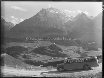 Autopost Scuol Ftan Blick auf Pisoc und Schloss