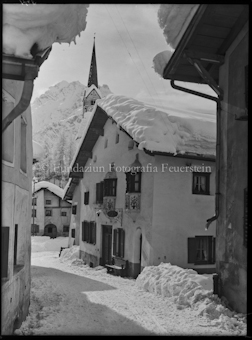 Scuol Winter Dorfgasse mit Rest Biert