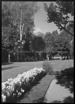 Kurhaus Tarasp, Parkanlagen mit Ajüz