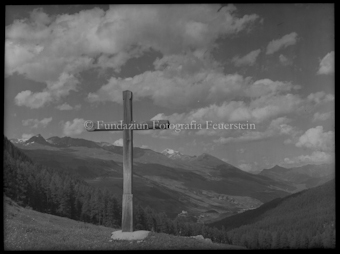 Berglandschaft mit Kreuz