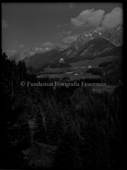 Landschaft mit Schloss Tarasp