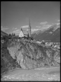 Scuol, Kirche über den Inn