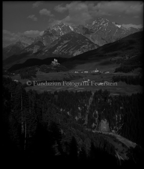 Landschaft mit Schloss Tarasp