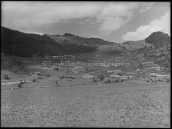 Engadin, Landschaft mit abgeernteten Kornfeldern