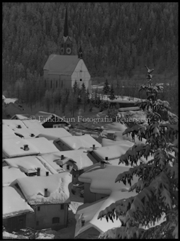 Scuol, Kirche, Winter