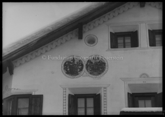 Hausdetail mit Wappen Rauch und Wieland