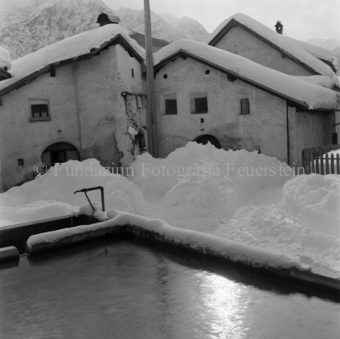 hohe Schneehäufen, Bezeichnung Hülle: Motive Sommer / Winter