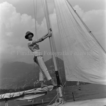 steht auf dem Grossbaum und hält sich am Mast, Lugano, Bezeichnung Hülle: Tessin 1946