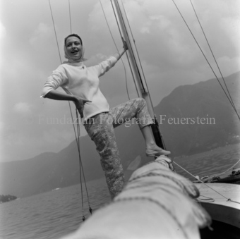 steht auf dem Grossbaum und hält sich am Mast, Lugano, Bezeichnung Hülle: Tessin 1946