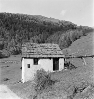 Scuol, Bezeichnung Hülle: Bauern, Alltag, Brauchtum, Ernte, tägliches Brot, Bauernarbeit, Alpfahrt