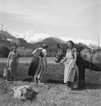 Bezeichnung Hülle: Bauern, Alltag, Brauchtum, Ernte / tagl. Brot / Bauernarbeit / Alpfahrt