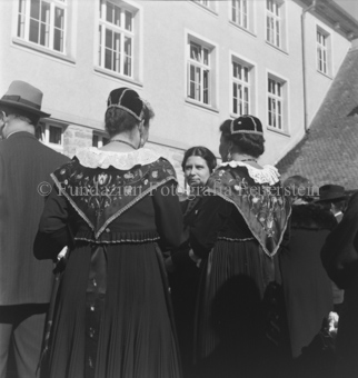 Bezeichnung Hülle: Bauern, Alltag, Brauchtum, Engadiner Trachten, Typen