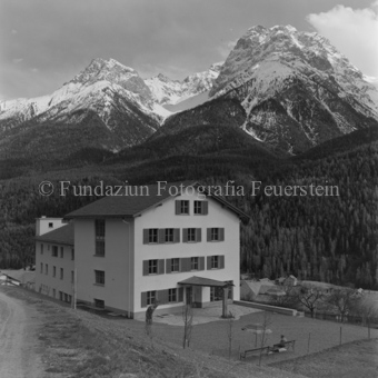 Altersasyl, Aussenansicht, Berge