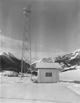 UKW-Sender Tarasp und Häuschen, Schnee