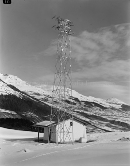 UKW-Sender Tarasp und Häuschen, Schnee