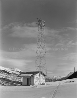 UKW-Sender Tarasp und Häuschen, Schnee