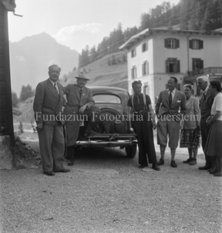 Serie: Nationalpark, Arvenwald, Bezeichnung Hülle: Nationalpark, Nationalpark Arvenwald mit Personen, Val Mingèr; Nationalpark Til Rieser