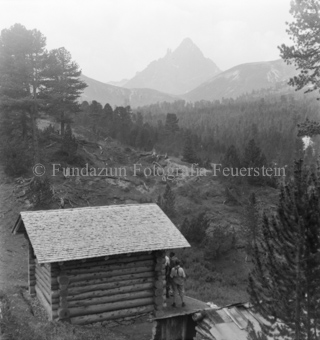 Serie: Nationalpark, Arvenwald, Bezeichnung Hülle: Nationalpark, Nationalpark Arvenwald mit Personen, Val Mingèr; Nationalpark Til Rieser