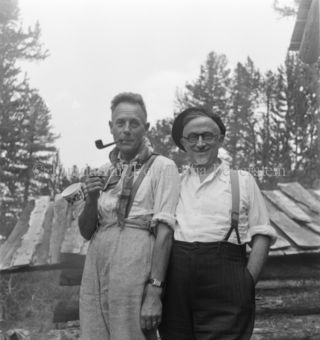 Serie: Nationalpark, Arvenwald, Bezeichnung Hülle: Nationalpark, Nationalpark Arvenwald mit Personen, Val Mingèr; Nationalpark Til Rieser