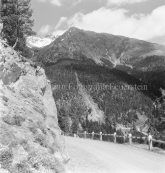 Serie: Nationalpark, Arvenwald, Bezeichnung Hülle: Nationalpark, Nationalpark Arvenwald mit Personen, Val Mingèr; Nationalpark Til Rieser