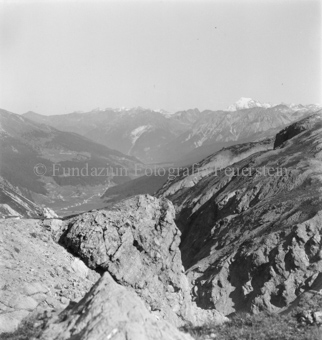 Serie: Nationalpark, Arvenwald, Bezeichnung Hülle: Nationalpark, Nationalpark Arvenwald mit Personen, Val Mingèr; Nationalpark Til Rieser