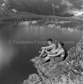 Bezeichnung Hülle: Schafe Tablasat mit Silvia und Mei, 1950
