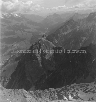 Blick auf Gipfel und Bergtal