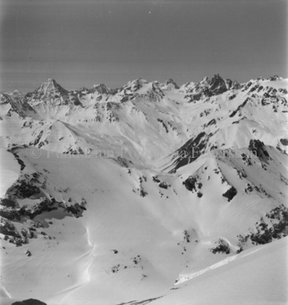 Verschneites Bergpanorama