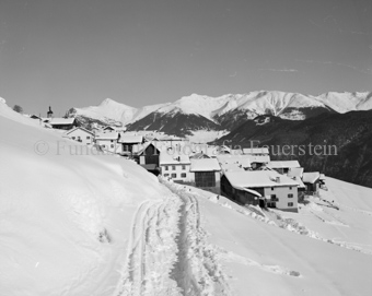 Dorfansicht Tschlin im Winter