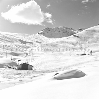 Skifahrer bei Schlepplift Clünas, Talstation