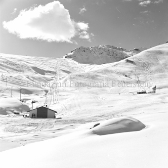 Skifahrer bei Schlepplift Champatsch, Talstation