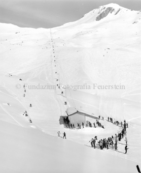 Skifahrer bei Schlepplift Champatsch, Talstation