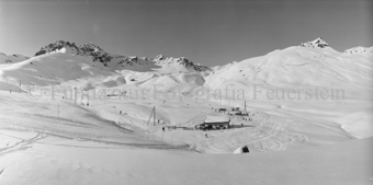 Panoramaaufnahme, Blick auf Schlepplifte bei Jonvrai und Berglandschaft