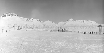 Panoramaaufnahme, Blick auf Schlepplifte bei Jonvrai und Berglandschaft