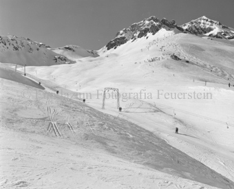 Skifahrer auf Schlepplift Clünas