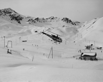 Rettungshelikopter bei Jonvrai Talstationen, Winter