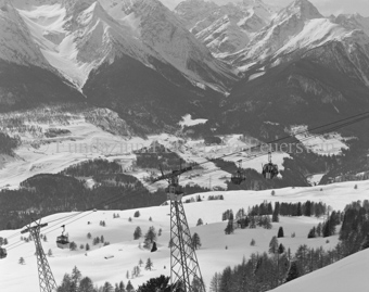 Gondelseilbahn, Blick auf Tarasp im Winter