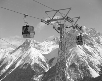 Gondelseilbahn, Blick auf Berglandschaft