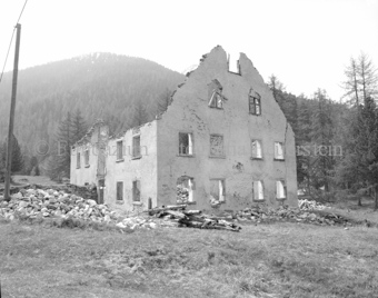 Schmelzra Ruinen bei S-charl, Mauern mit leeren Fenstern