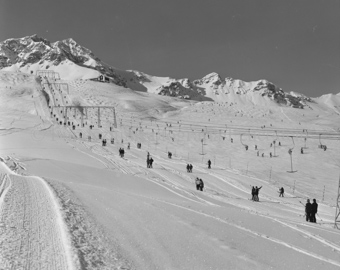 Schlepplift Schlivera mit drei Bahnen, Skifahrer