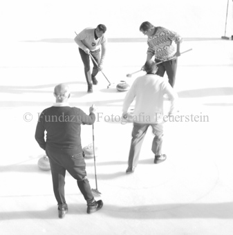 Vier Curlingspieler auf Sportanlage Trü